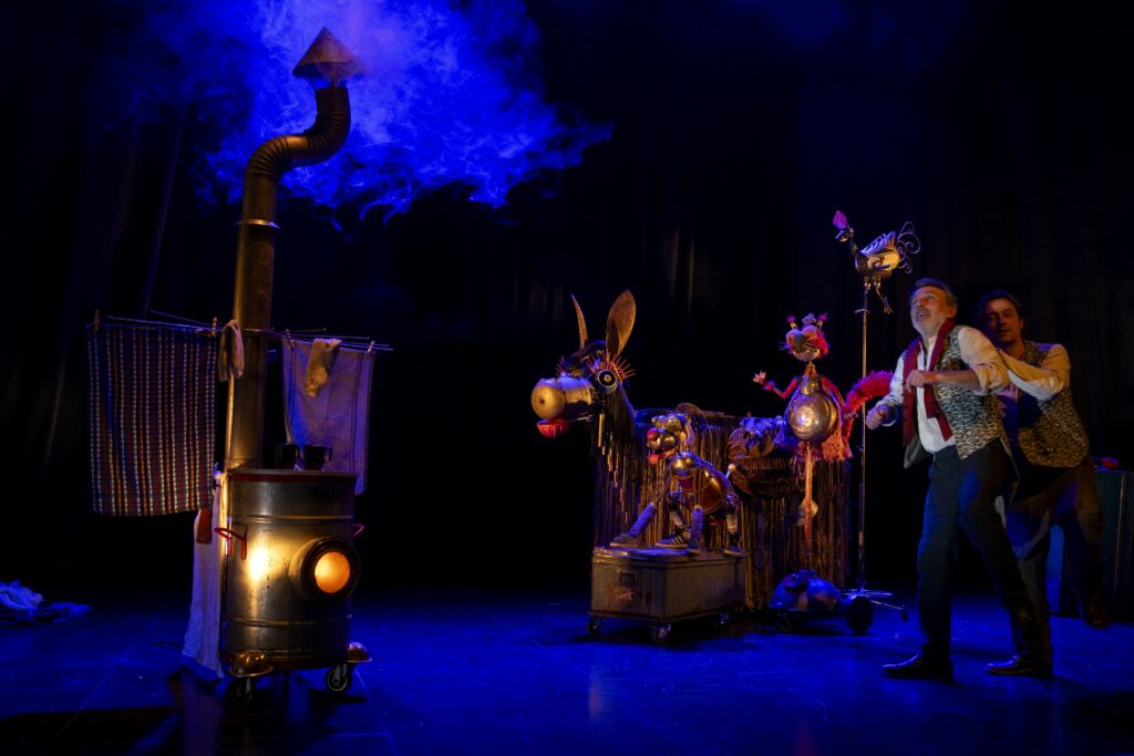 Comédie musicale et théâtrale inspirée du conte "Les musiciens de Brême" des frères Grimm. Spectacle jeune public et familial pour aborder le temps qui passe. Théâtre intergénérationnel pour parler de la vieillesse et des changements sociétaux.